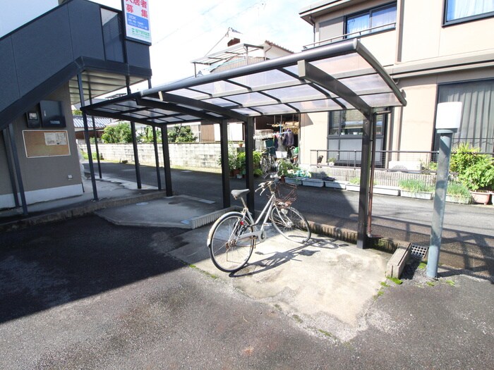 物件外観写真3　(駐輪場)