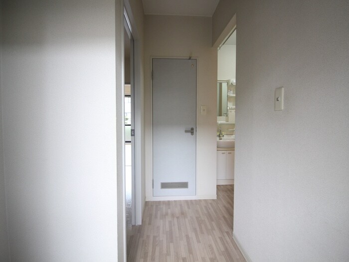 物件内観写真16　(廊下)