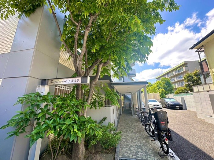 物件外観写真3　(エントランス部分)