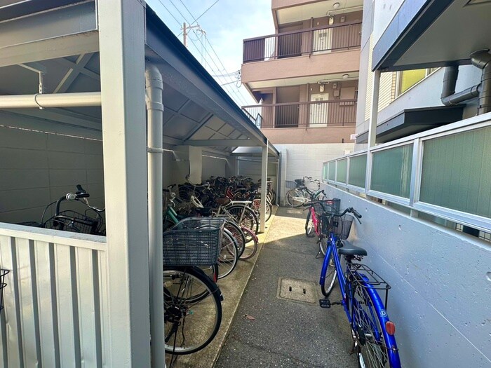 物件外観写真5　(駐輪場)