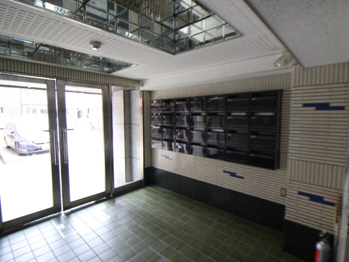 物件外観写真4　(エントランス部分)