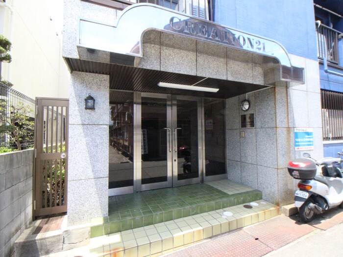 物件外観写真6　(エントランス部分)