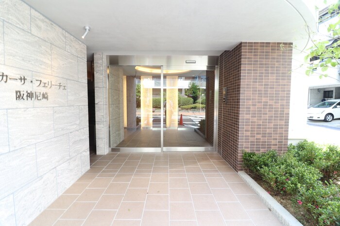 物件外観写真4　(エントランス部分)