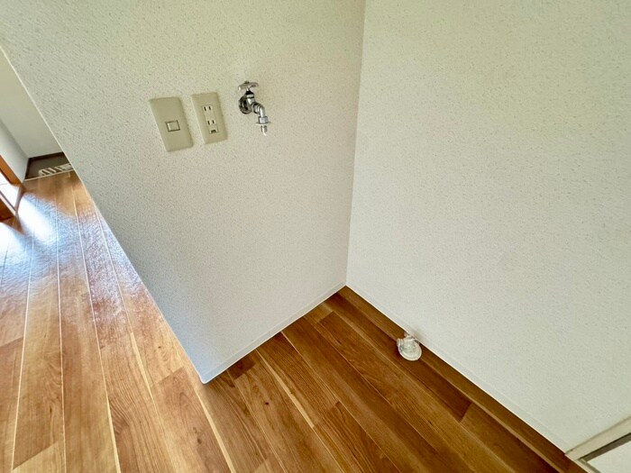 物件内観写真11　(洗濯機置場)
