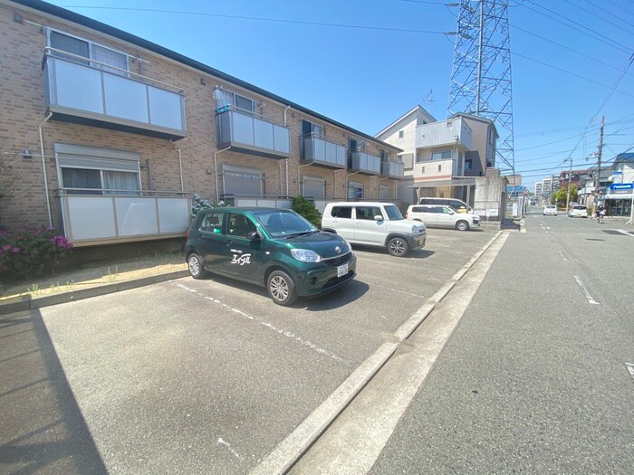 物件外観写真5　(駐車場)