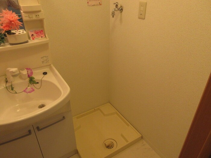 物件内観写真16　(洗濯機置場)