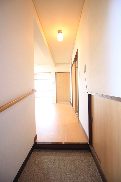 物件内観写真7　(玄関)
