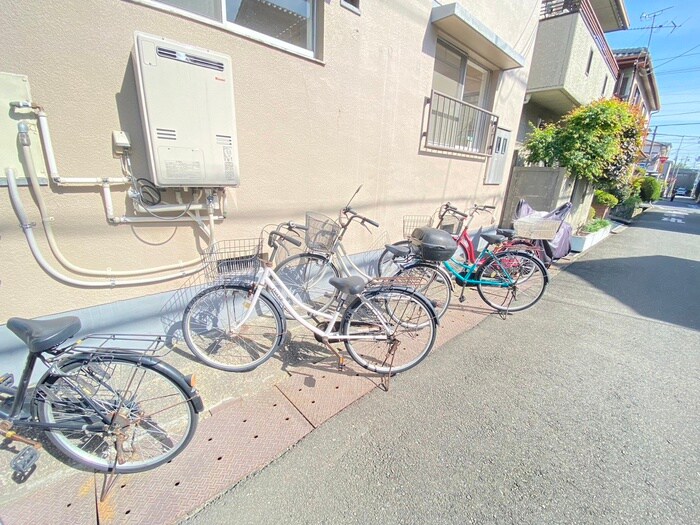 物件外観写真4　(駐輪場)