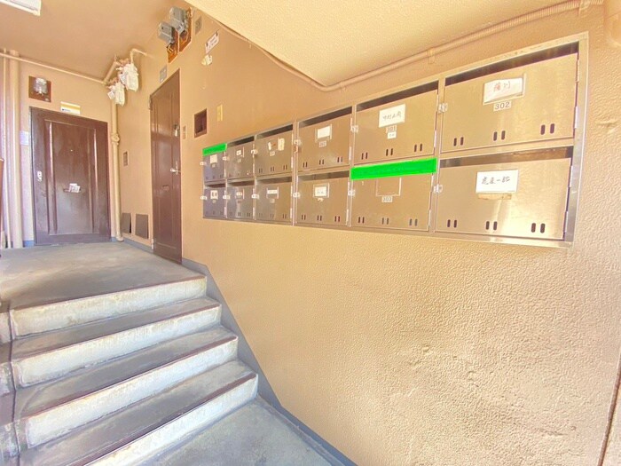 物件外観写真5　(エントランス部分)