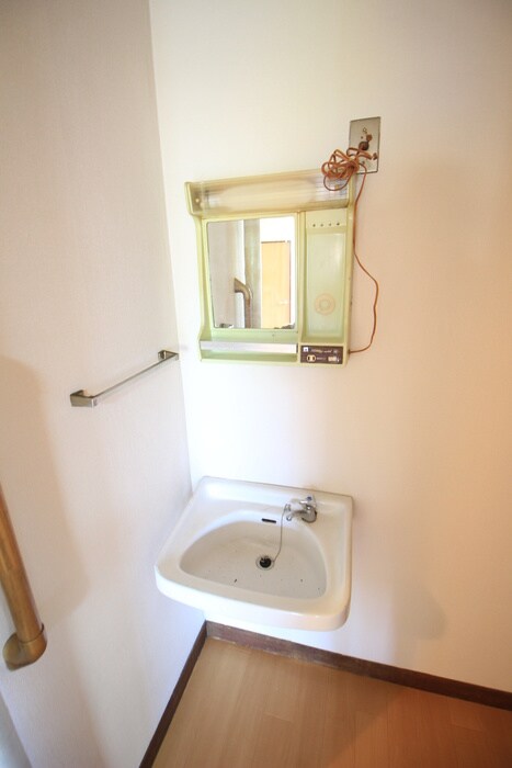 物件内観写真11　(洗面)