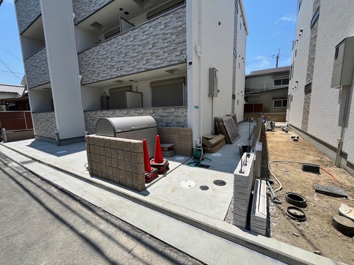 物件外観写真4　(エントランス部分)