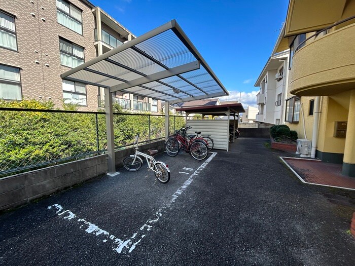物件外観写真3　(駐輪場)