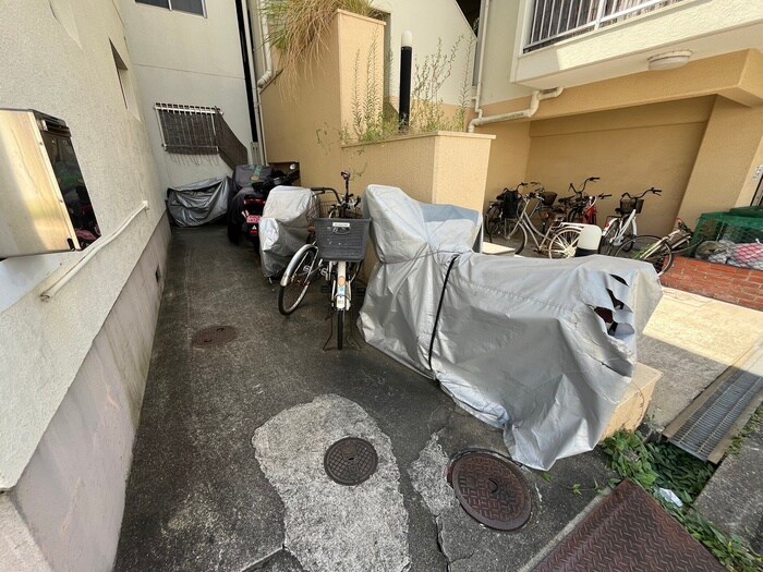 物件外観写真4　(駐輪場)