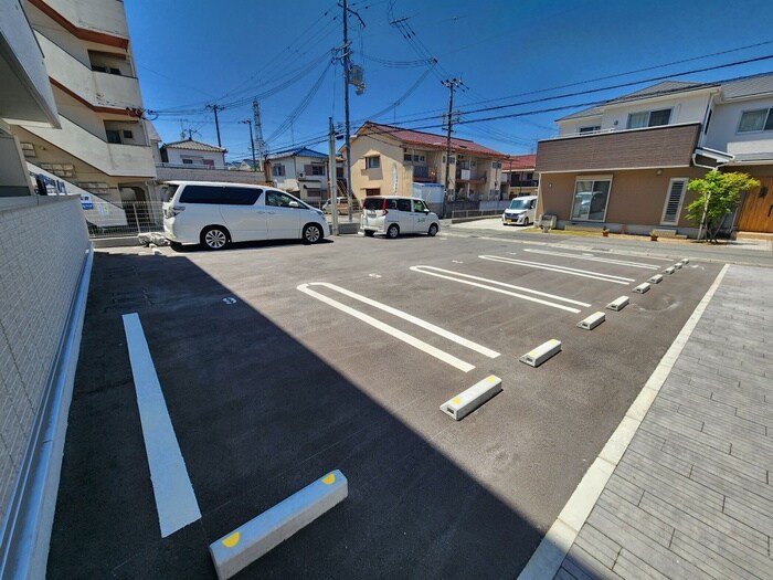物件外観写真4　(駐車場)