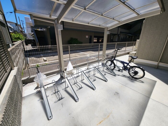 物件外観写真5　(駐輪場)