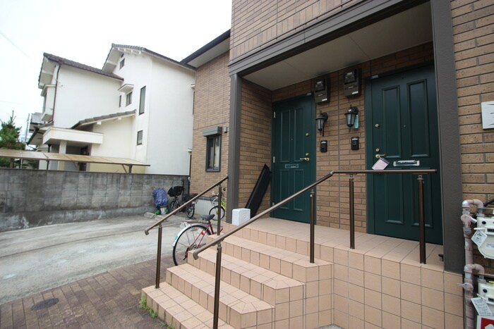 物件外観写真6　(エントランス部分)