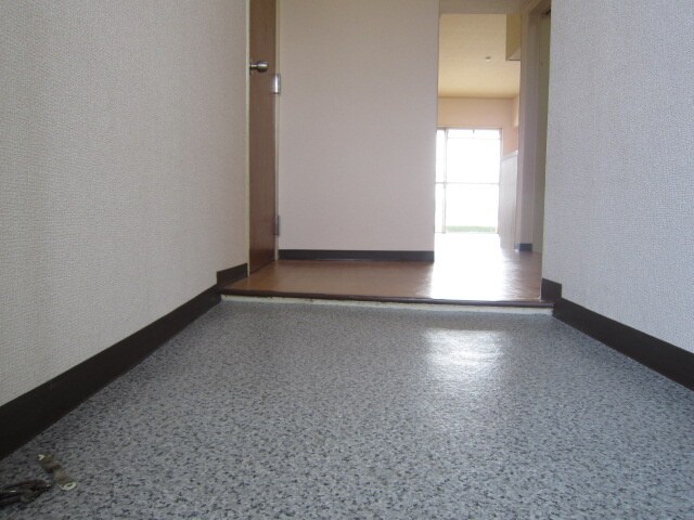 物件内観写真5　(玄関)