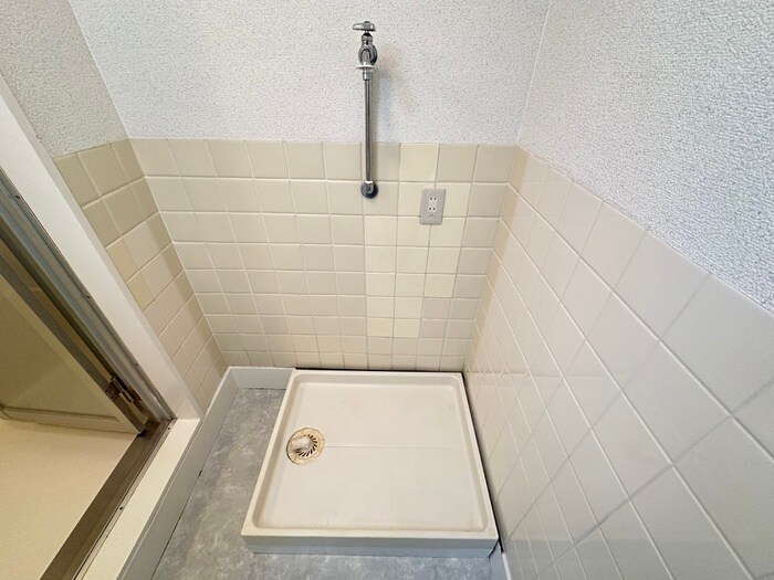 物件内観写真11　(洗濯機置場)