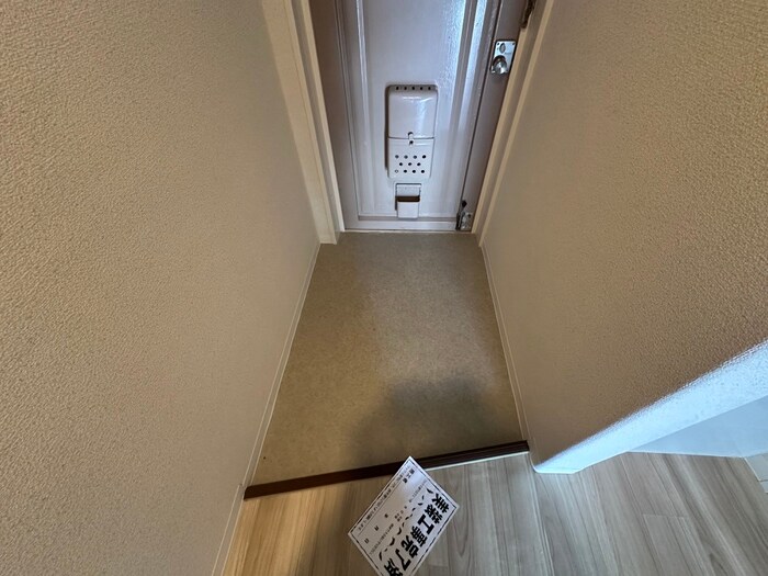 物件内観写真16　(玄関)
