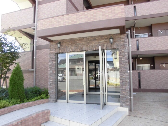 物件外観写真4　(エントランス部分)