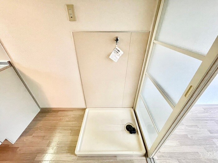 物件内観写真8　(洗濯機置場)