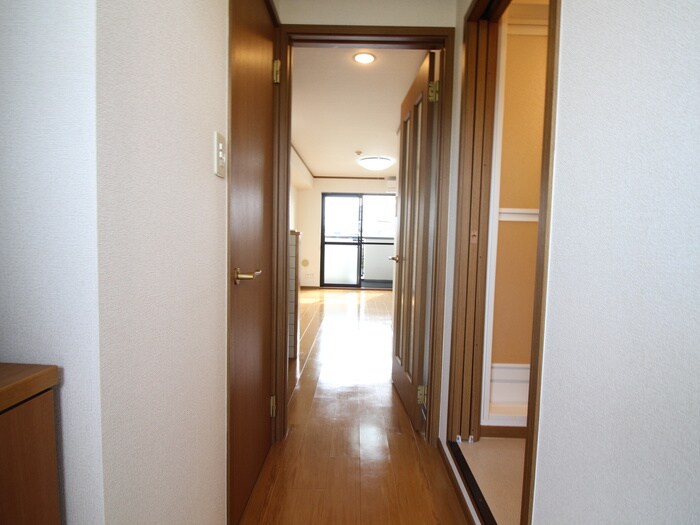 物件内観写真18　(廊下)