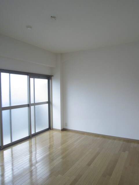 エレガンス西院の居室