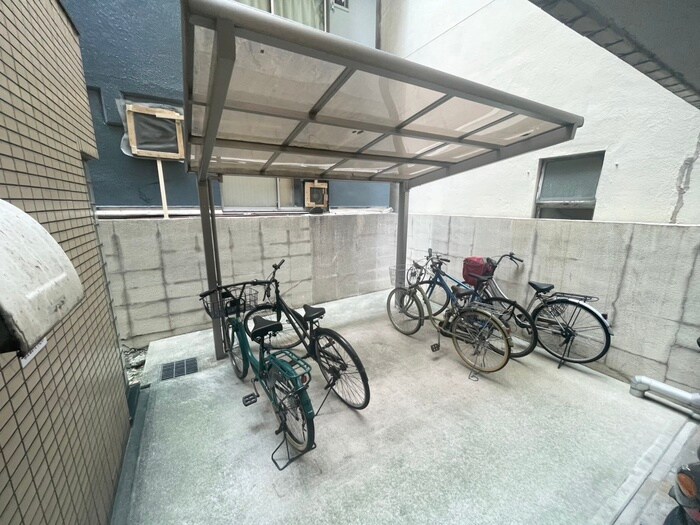 物件外観写真5　(駐輪場)