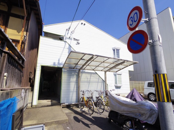 物件外観写真2　(エントランス部分)