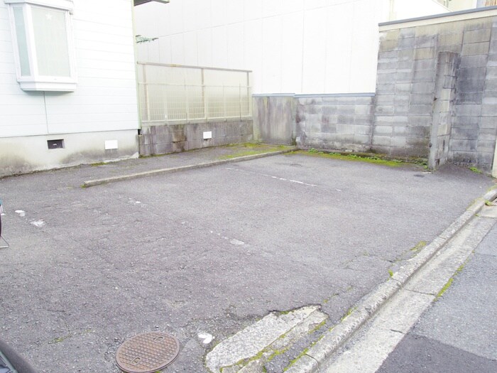物件外観写真3　(駐車場)