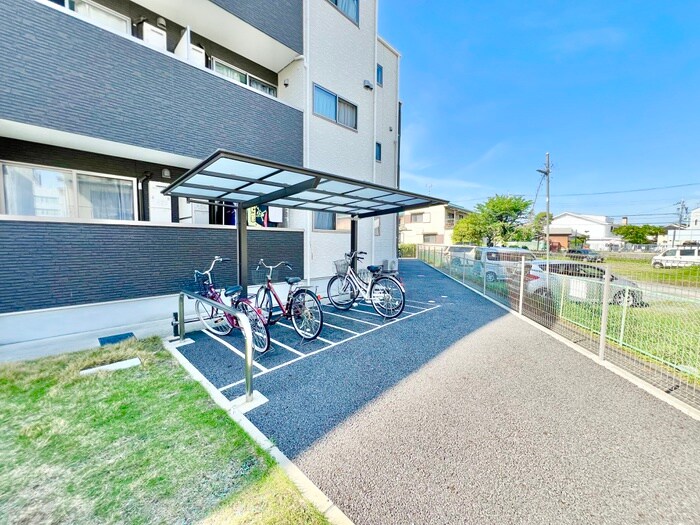 物件外観写真4　(駐輪場)
