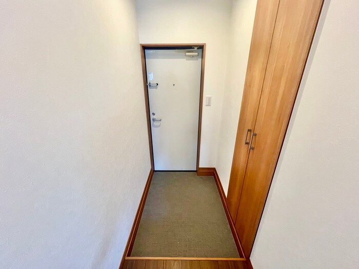 物件内観写真11　(玄関)