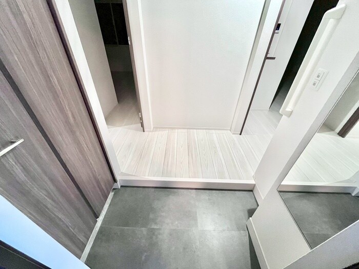 物件内観写真10　(玄関)