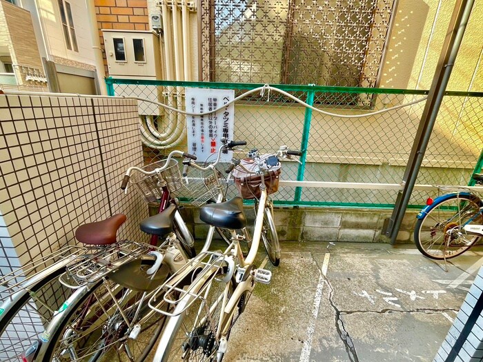 物件外観写真3　(駐輪場)