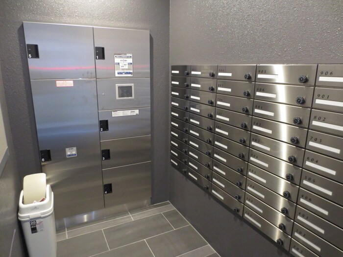 物件外観写真4　(エントランス部分)