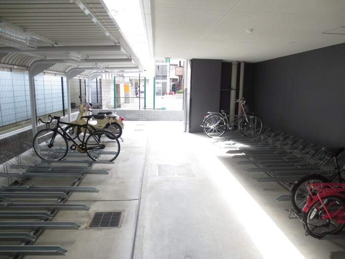 物件外観写真5　(駐輪場)