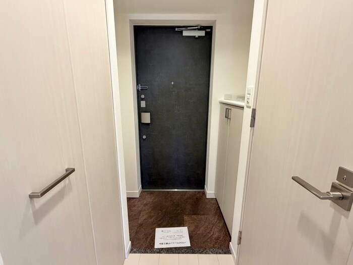 物件内観写真12　(玄関)