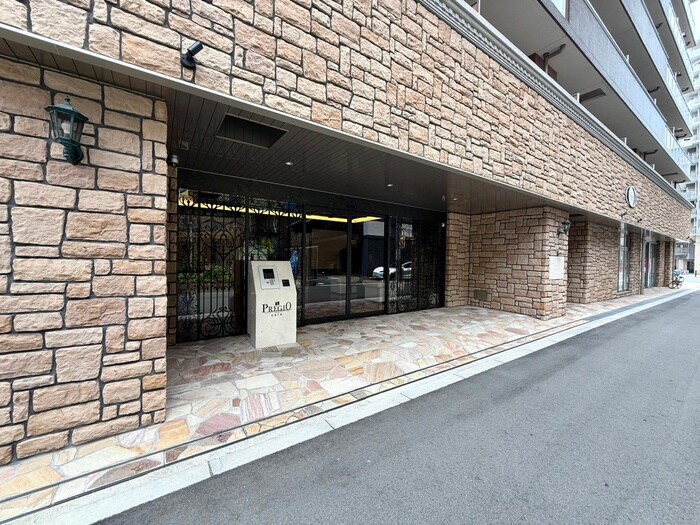 物件外観写真2　(エントランス部分)