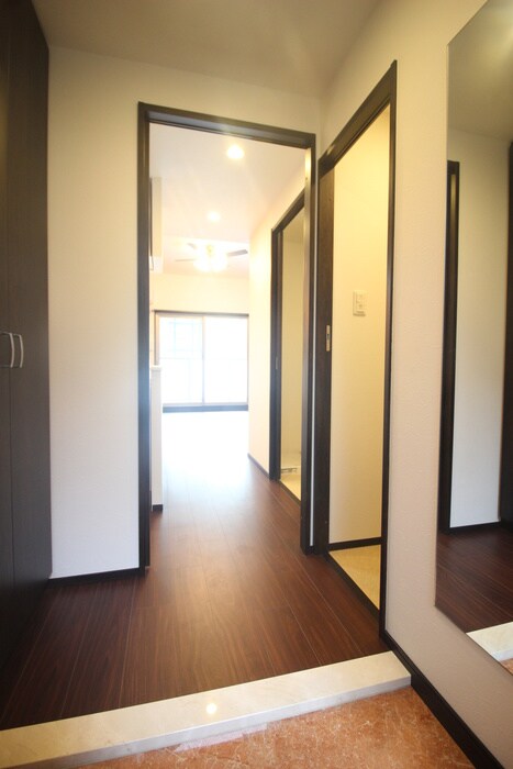 物件内観写真7　(玄関)