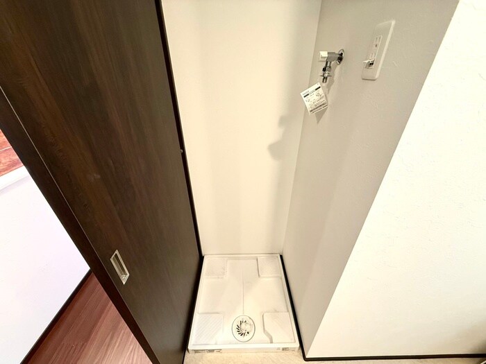 物件内観写真12　(洗濯機置場)