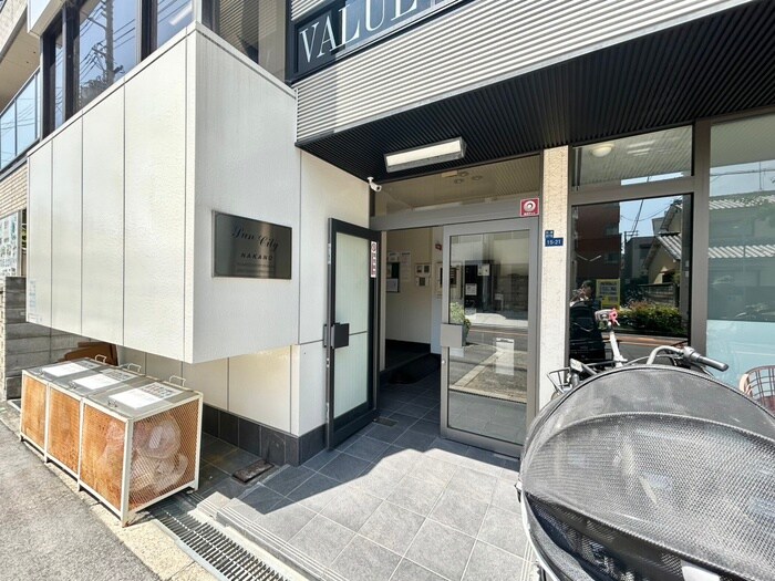 物件外観写真2　(エントランス部分)