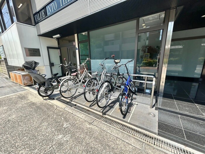 物件外観写真4　(駐輪場)