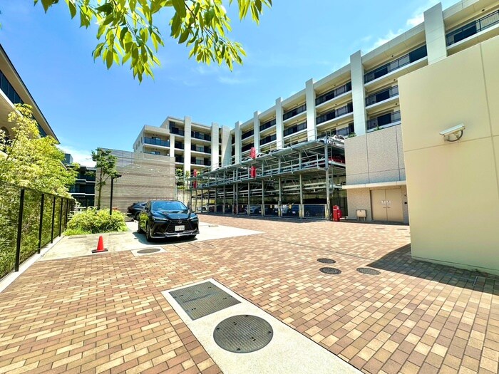 物件外観写真5　(駐車場)