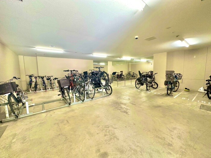 物件外観写真6　(駐輪場)