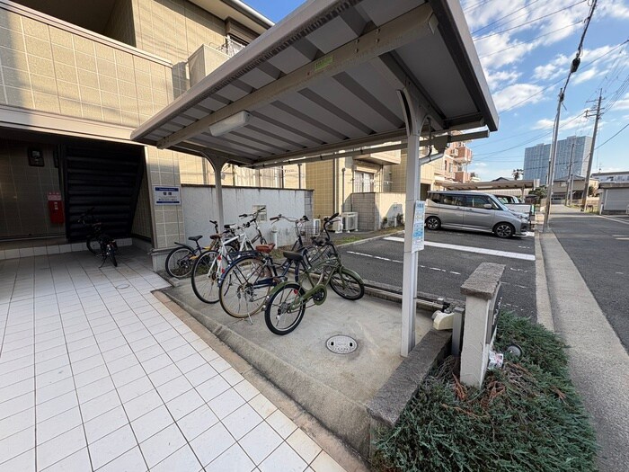 物件外観写真3　(駐輪場)