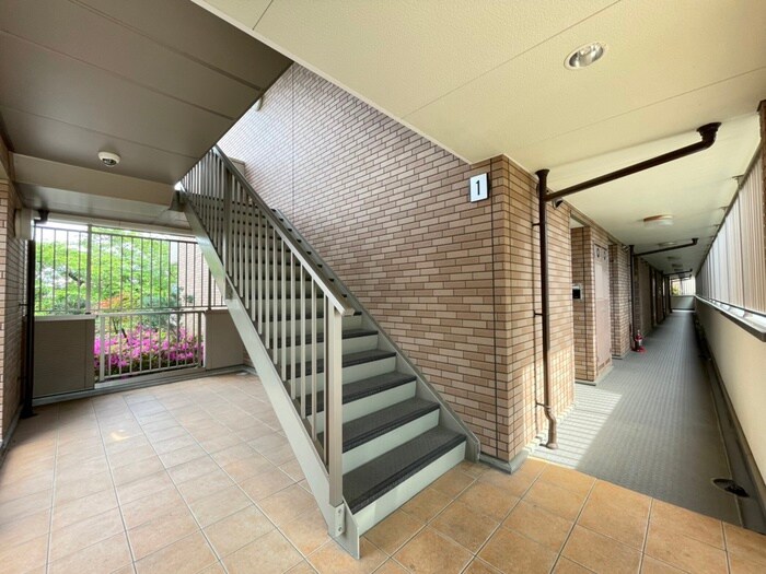 物件外観写真5　(エントランス部分)