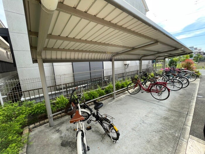 物件外観写真6　(駐輪場)