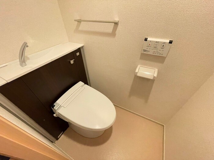 物件内観写真15　(トイレ)