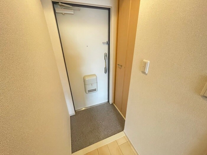 物件内観写真18　(玄関)