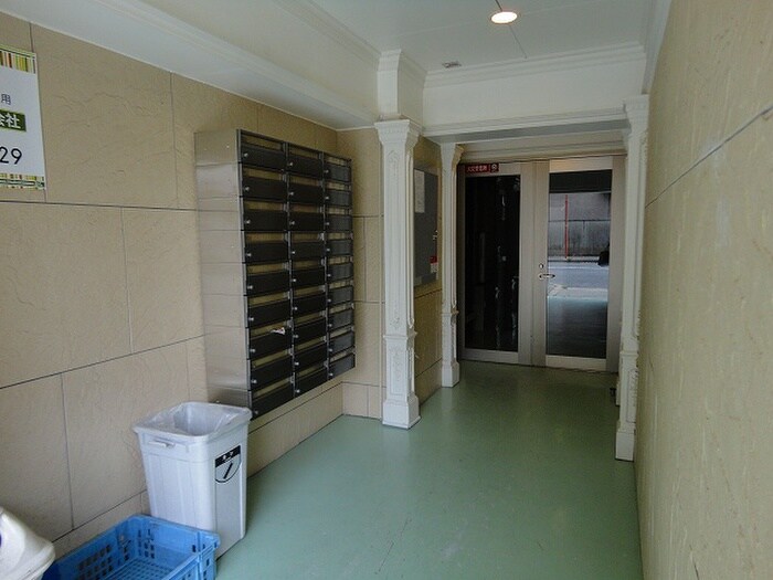 物件外観写真5　(エントランス部分)